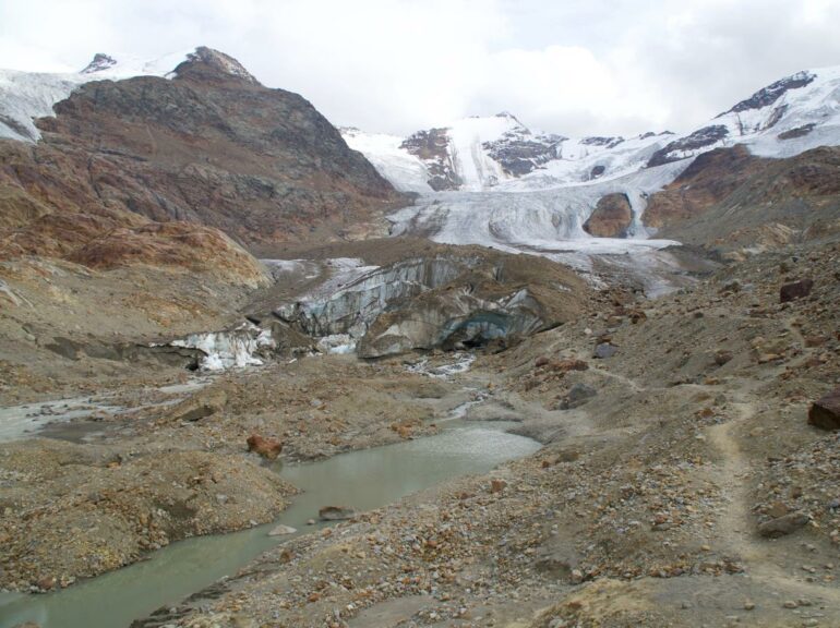 9. La fronte centrale ¿ oggi a 3 km dal rifugio Forni k1DC U3030906457351BwG 1224x916@Corriere Web Sezioni