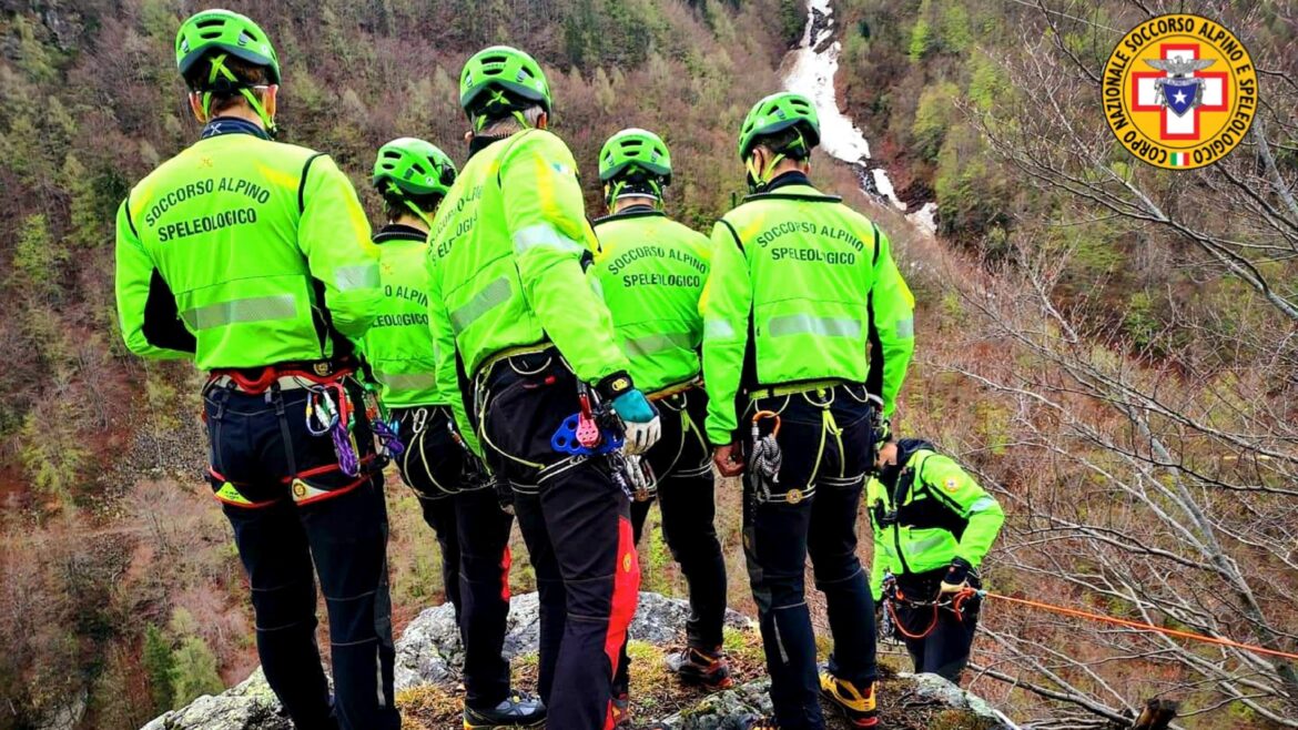 Val Masino, cordata bloccata sullo Spigolo Vinci: recuperata dal Soccorso Alpino 1 soccorso alpino esercitazione Valbondione 4 2