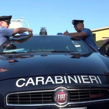 Mazzo, auto si cappotta, 4 giovani coinvolti