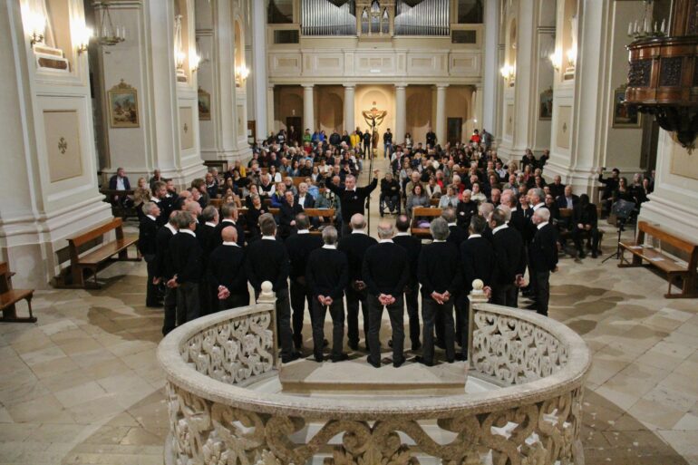 260 Il Coro CAI Sondrio nella chiesa di S. Maria Maggiore di Vasto