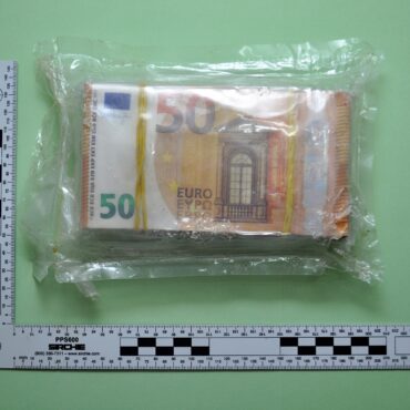 Il mistero del tesoretto di Natale trovato da un pensionato lungo un sentiero tra Triasso e Triangia