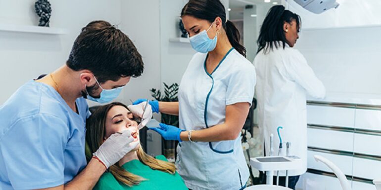 odontoiatra assistente dentista