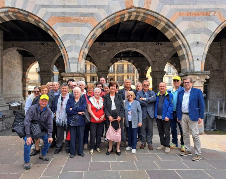 Parte dei partecipanti da Sondrio alla Festa regionale dei Senior Coldiretti oggi a Como