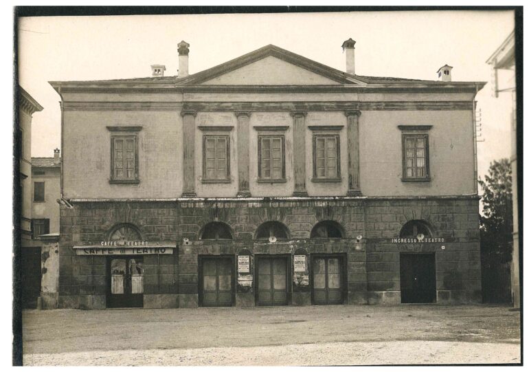 foto esterno teatro