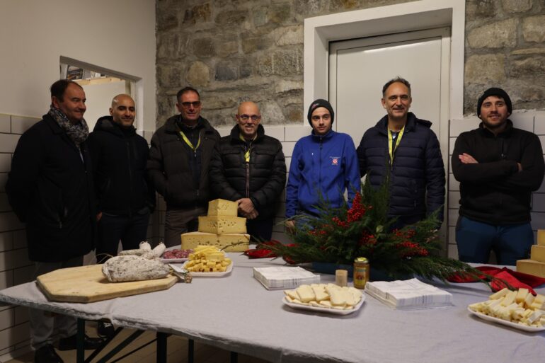 Gli assessori ieri in visita alla societa agricola Stella Alpina coi rappresentanti di Coldiretti