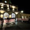 “Vogliamo treni in orario”. La manifestazione di protesta alla stazione di Sondrio