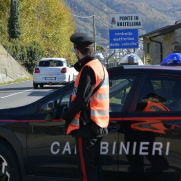 Ponte in Valtellina, morso alla mano da un cane si scaglia contro i Carabinieri. Arrestato