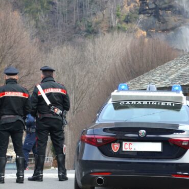 Arrestati tre giovani per il reato di furto aggravato in esercizio commerciale