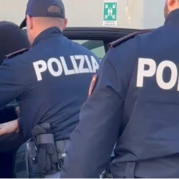 DISCUTE CON LA COMPAGNA E AGGREDISCE LE FORZE DELL’ORDINE INTERVENUTE, ARRESTATO DALLA POLIZIA DI STATO UN CINQUANTAQUATTRENNE.