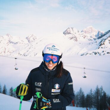 DALLA VALTELLINA ALLE PISTE MONDIALI: BANCA POPOLARE DI SONDRIO E LA SCIATRICE ELENA CURTONI CORRONO INSIEME