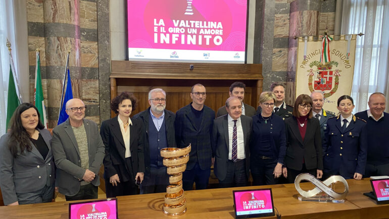 FOTO Presentazione Giro dItalia in Valtellina