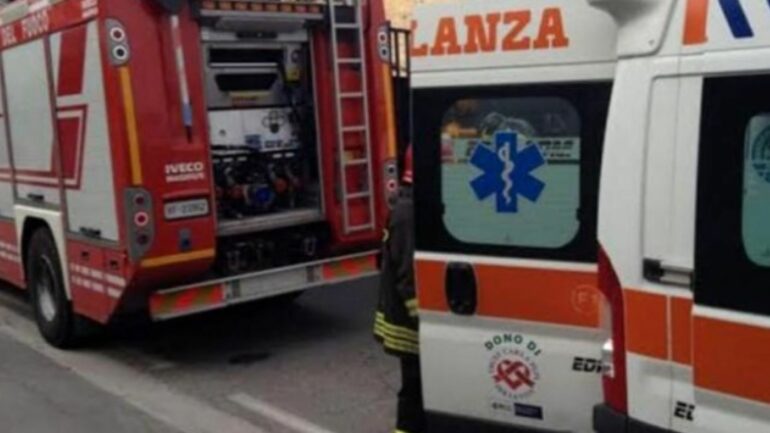 ambulanza e vigili del fuoco 4dfe617a