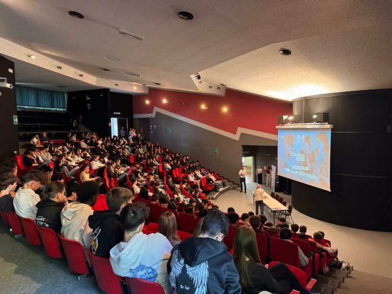 Auditorium Torelli Sondrio incontri con gli studenti 1