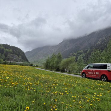 Un van per Vantive: la filiale mobile Adecco fa tappa in Valtellina per offrire lavoro e orientamento professionale
