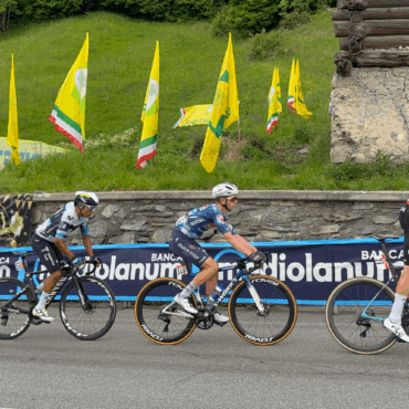 A Bormio “Passa il Giro” tra le bandiere gialle  di Coldiretti e la cornice incantata dell’Alta Valle