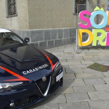 Rissa notturna a Sondrio: arrestato un 35enne per aggressione ai Carabinieri e maltrattamento di animali