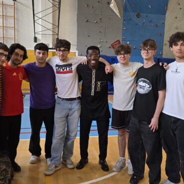 Grande sorpresa all’ITIS Enea Mattei di Sondrio: arriva Gilbert Nana, campione del mondo di palleggi di testa!