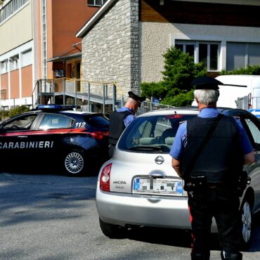 Prata Camportaccio: Carabinieri arrestano ricercato per furti in abitazione. Fermati due uomini irregolari su auto noleggiata