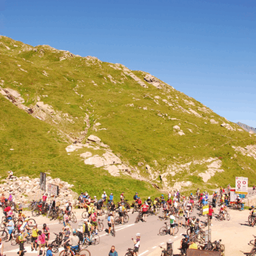 OLTRE 7.500 PASSAGGI PER “ENJOY STELVIO VALTELLINA – PASSO SPLUGA BIKE DAY”: SUCCESSO INTERNAZIONALE PER IL PASSO DELLO SPLUGA