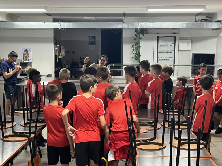 I ragazzi allinterno della mensa