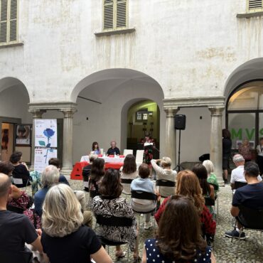 Grande successo per La Milanesiana 2025 a Sondrio: mostra di Michele Bernardi e spettacolo di Luca Barbarossa emozionano il pubblico