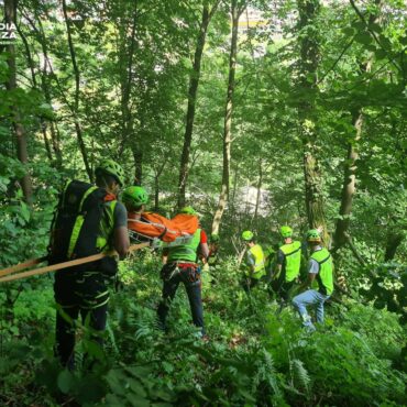 Ragazzini “On The Road”, ma a anche nel bosco a Morbegno con Soccorso Alpino e SAGF