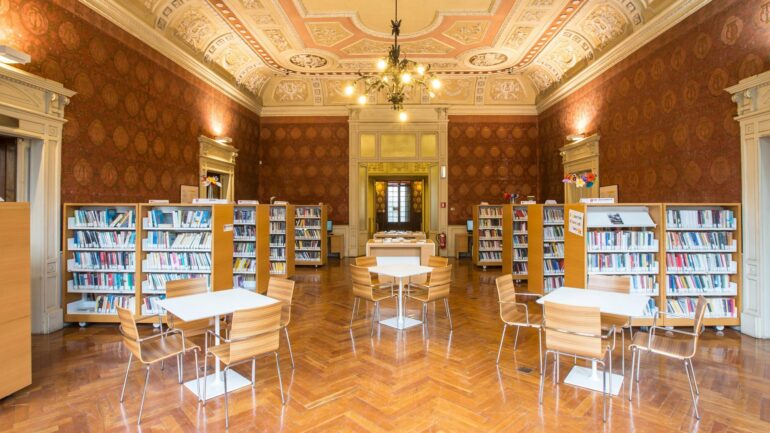 Biblioteca Rajna
