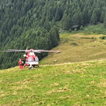 Berbenno di Valtellina: escursionista disperso nei boschi di Prato Maslino, salvato dai Vigili del Fuoco e recuperato da elicottero AREU
