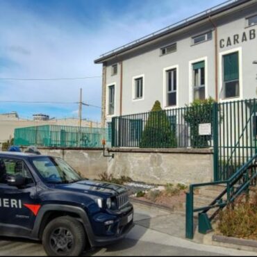 Rubano abbigliamento per 1.300 euro all’Upim del “Fuentes”, in manette due donne