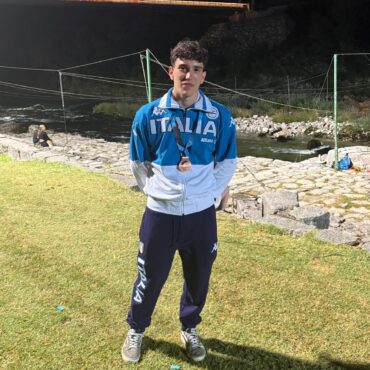 Due podi mondiali per la canoa valtellinese: Andrea Tognini brilla a Solkan