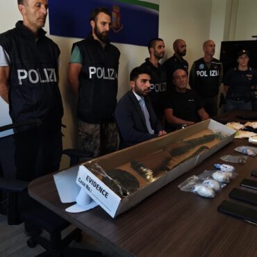 Il bosco della droga a Sirta. I tre pusher arrestati dormivano con una mitragliatrice russa della seconda guerra mondiale accanto