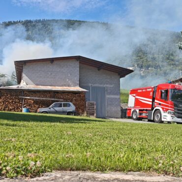 Teglio, incendio all’Agriturismo Alberta: maxi intervento dei Vigili del Fuoco
