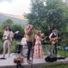 Grande successo a Mazzo per il concerto acustico dei Tirlindana al Giardino Segreto