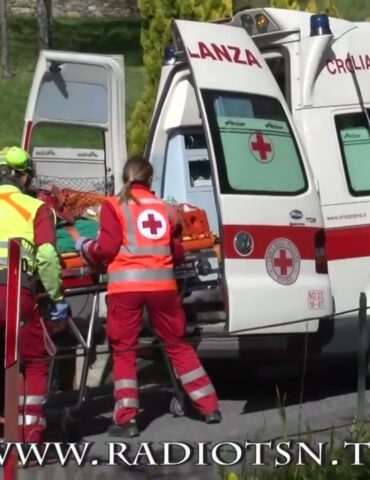Tragedia a Valdisotto, muore in bici contro un van