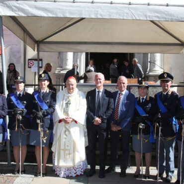 Sondrio celebra San Michele: Family Day in Questura tra promozioni, encomi e medaglie