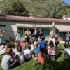 Prato verde, sabbionaia coperta e nuovi giochi: il giardino della scuola dell’infanzia Munari è rinato