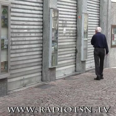 Altre vetrine spente. Dopo 113 anni chiusa la libreria Bissoni