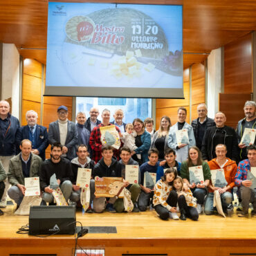 Mostra del Bitto 2025 a Morbegno: premiati i migliori formaggi Valtellina Casera e Bitto