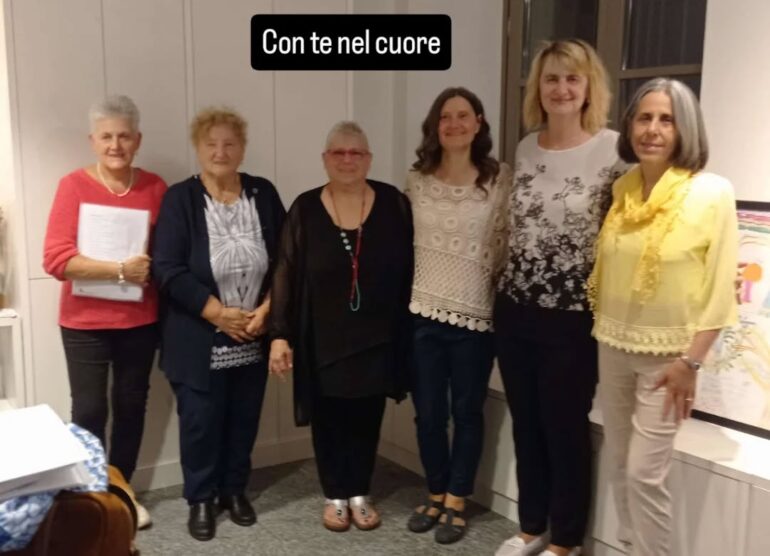 foto di gruppo poetesse e Francesca Dalle Grave