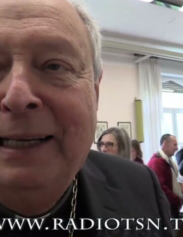 Il Vescovo Cantoni tra la gente della media Valtellina