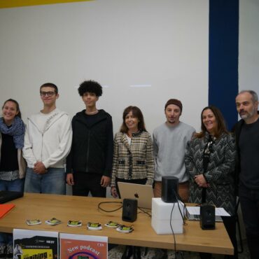 Giovani generazioni si raccontano: i podcast “Fermata Futuro” e “Waiting for Pizza Kebab”