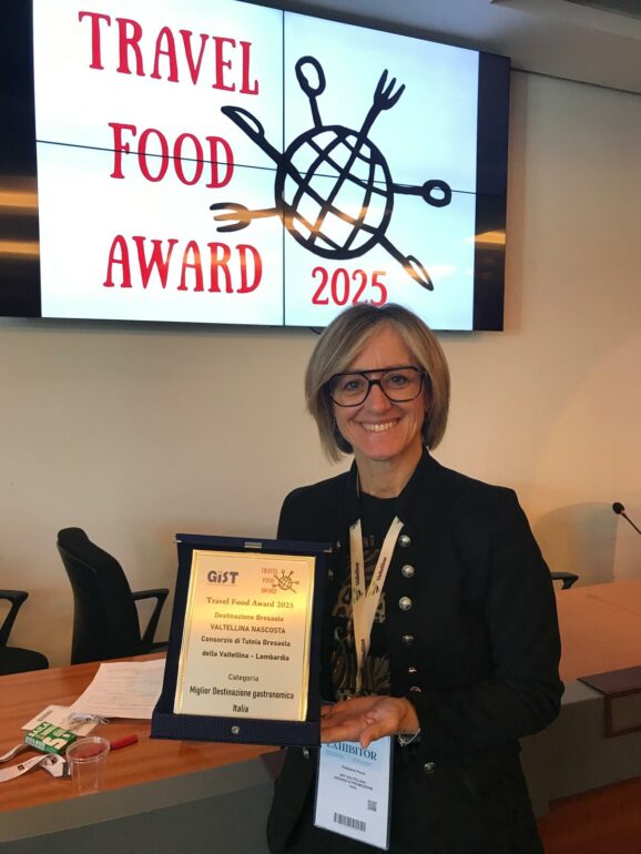Paola Dolzadelli ritira il premio Travel Food Award
