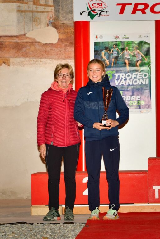 Trofeo in rosa per latleta piu giovane