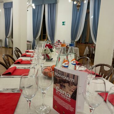 Cena in Rosso 2025 a Sondalo: grande partecipazione per la Giornata contro la violenza sulle donne