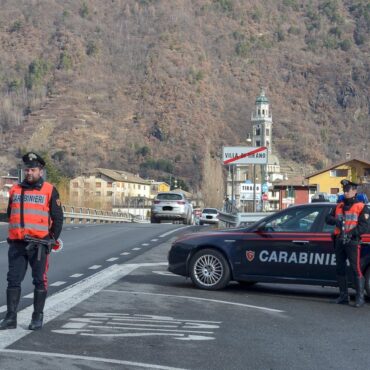 TIRANO — RAPINA IN UN CENTRO SCOMMESSE, RECUPERATA LA REFURTIVA. UNO ARRESTATO, UN COMPLICE IN FUGA