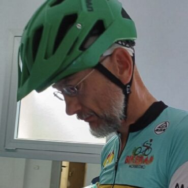 La tragedia in montagna a Berbenno. La vittima è il 57enne Mauro Profaizer