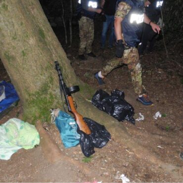 Sondrio, la Polizia arresta i responsabili della sparatoria di Postalesio: faida tra bande rivali per il controllo dello spaccio