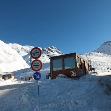 Pericolo valanghe, il Passo della Forcola è già chiuso
