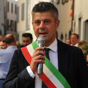 Chiavenna, il sindaco riceve la Chiave della Città: un simbolo storico che affonda le radici nel Medioevo