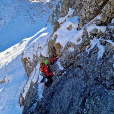 Soccorso alpino: esercitazioni su cascate di ghiaccio e vie di misto per i tecnici della Delegazione Orobica